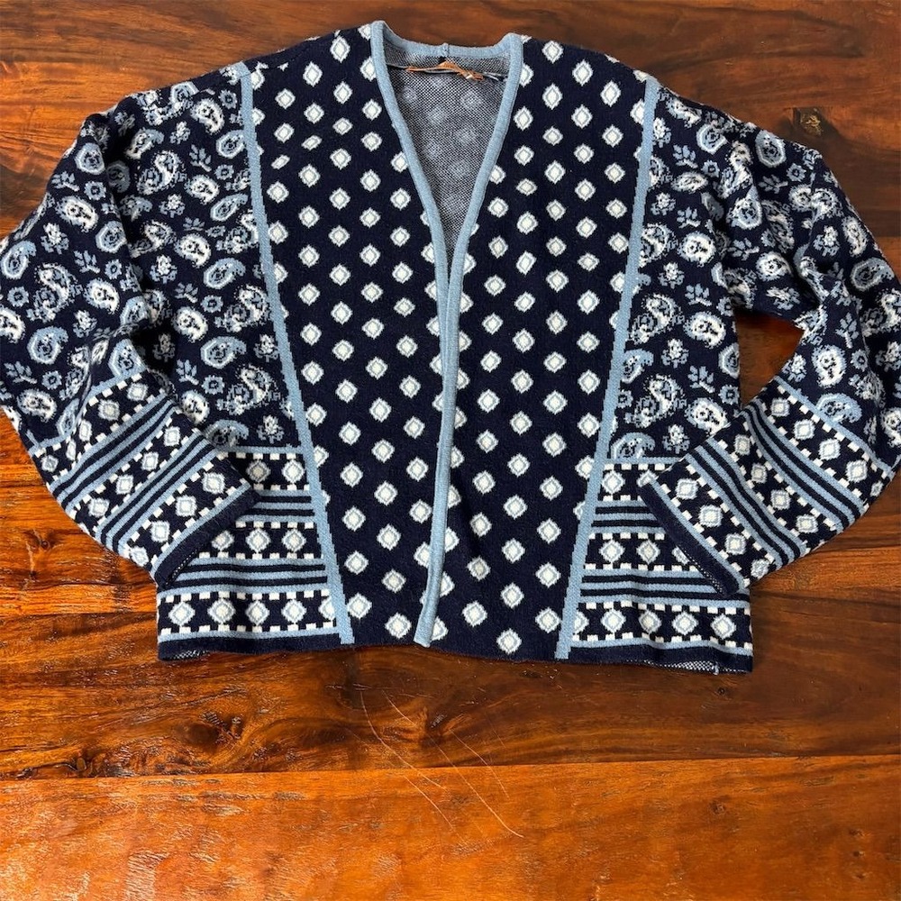 Belldini Women's PS Floral Pattern‎ Cardigan Sweater Blue Casual